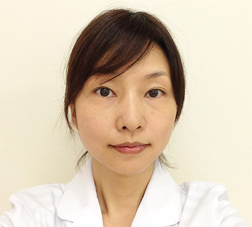 院長　八巻理英